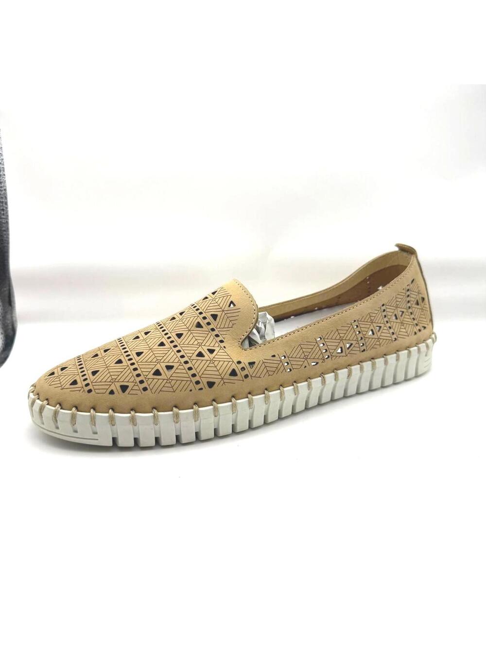 Eric Michael Women's Slip-On Loafers Size 40 Beige with Geometric Cutouts